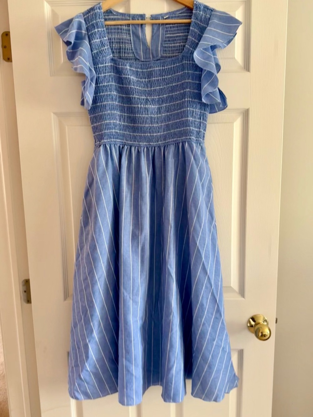 Cotton/linen blend smocked flutter sleeve midi dress - Large